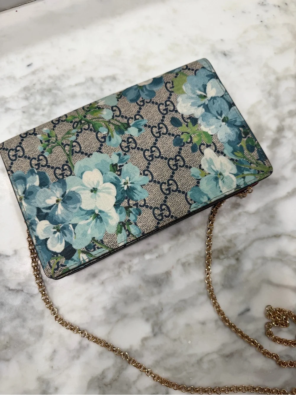 Gucci blooms GG supreme wallet on chain